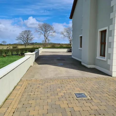 بيت للعطل Ballyloskey House *